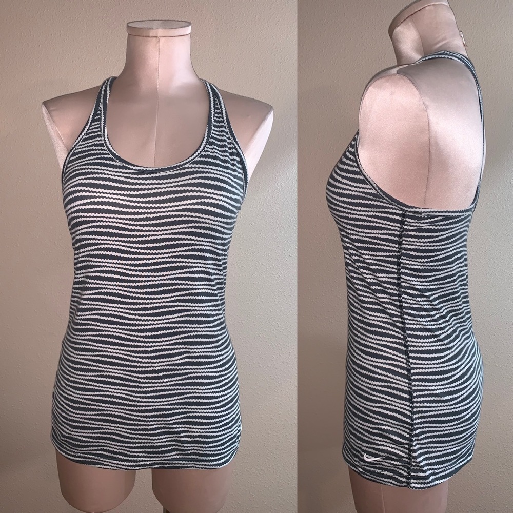 Nike Athletic Top Sz S Gym Workout Yoga Run jog